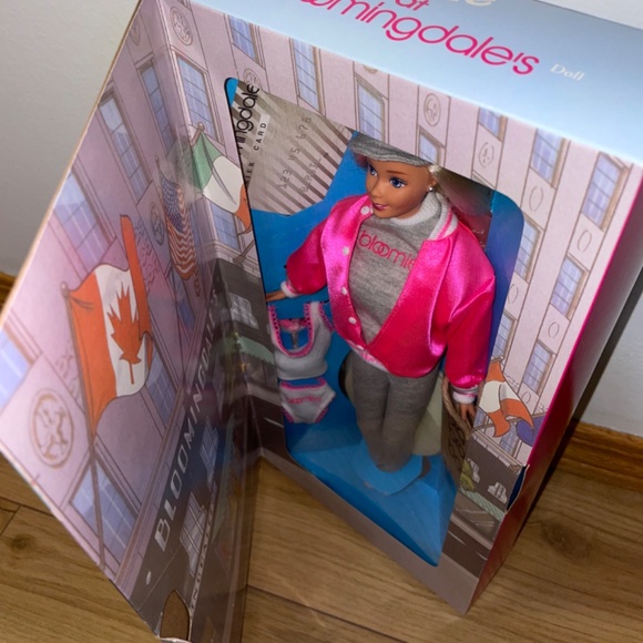 BARBIE - Bloomingdale’s Doll - Vintage 1996 Special Edition - MIB - Picture 9 of 12
